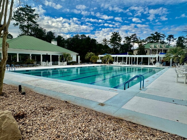 Building Photo - Spacious Two Bedroom Condo in the Crescent!