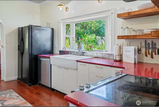 Building Photo - 5060 WA-106