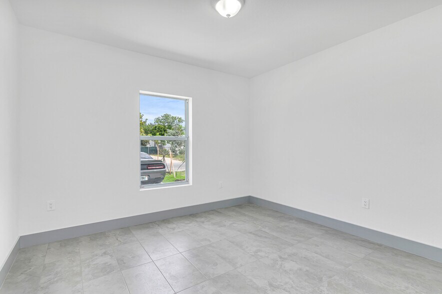 Building Photo - 2360 NW 14th St