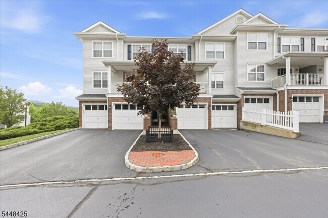 Building Photo - 604 Knollwood Ct