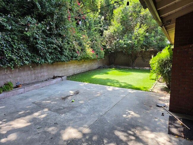 Building Photo - 4734 Laurelgrove Ave