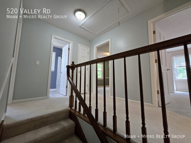 Building Photo - 520 Valley Rd