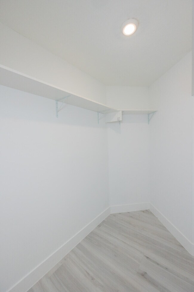 Building Photo - 50 Desford Ln