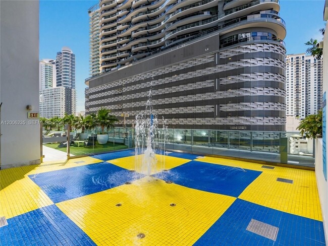 Building Photo - 1010 Brickell Ave