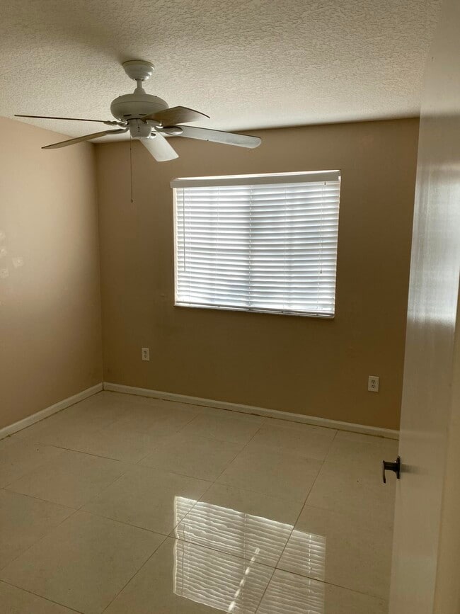 Building Photo - 3481 Briar Bay Blvd