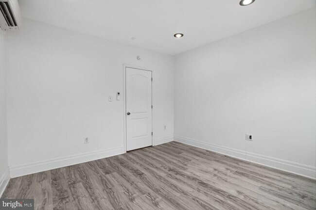Building Photo - 1302 N Dover St