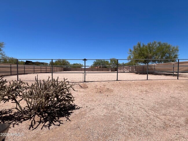 Building Photo - 4847 E Calle de Las Estrellas Rd