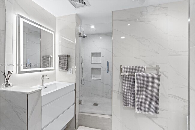 Building Photo - 3350 SW 27th Ave