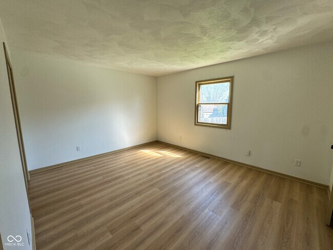 Building Photo - 439 Pleasantview Dr