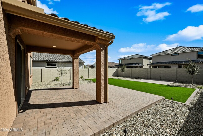 Building Photo - 8961 W San Juan Ave