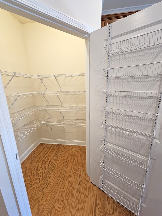 Building Photo - 558 Castleby Dr