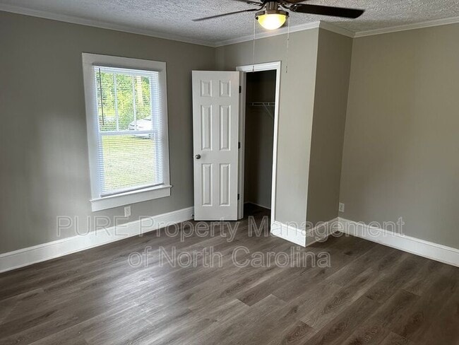 Building Photo - 204 Moore Dr