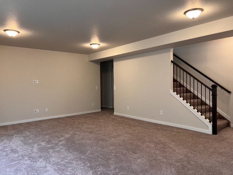 Building Photo - 3891 Ivy Hill Dr