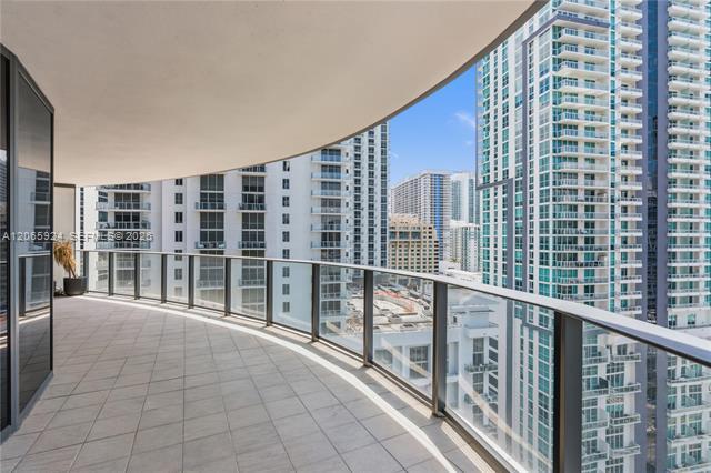 Building Photo - 1000 Brickell Plz