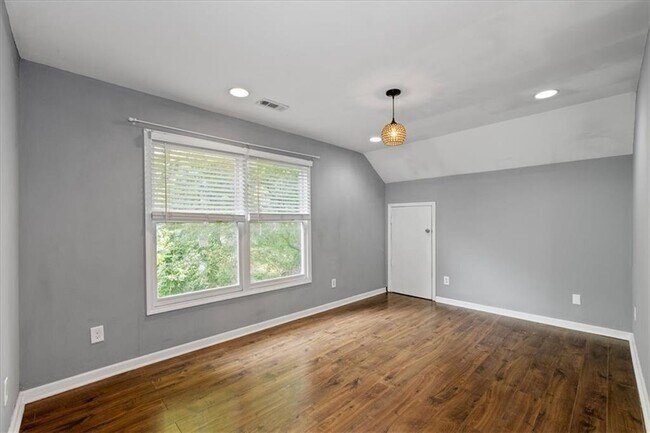 Building Photo - 3111 Jones St