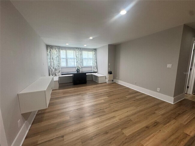 Building Photo - 1400 Gandy Blvd N