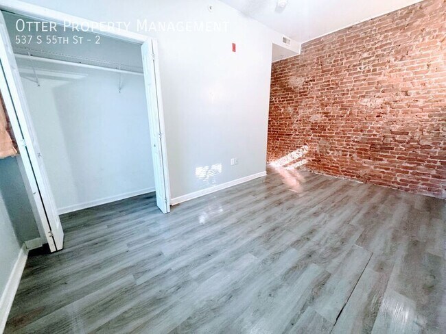 Building Photo - 537 S 55th St