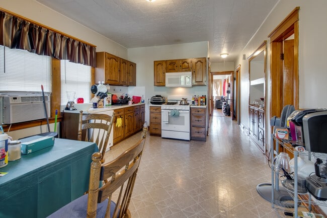 Building Photo - 5306 W Roscoe St