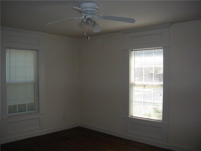 Building Photo - 1410 Romeria Dr