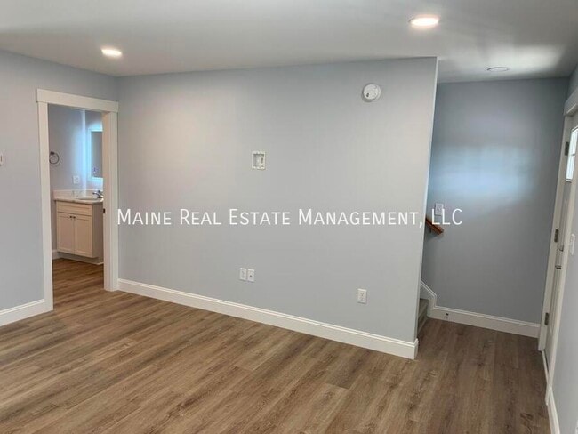 Building Photo - 208 Rocky Rdg Dr