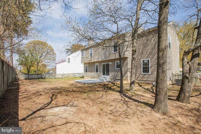 Building Photo - 7802 Shallowbrook Ct