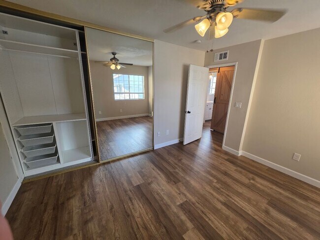Building Photo - RENOVATED 2BD/1.5 BATH WITH PARKING, LAUNDRY, AND FULL H-VAC