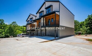 Building Photo - 122 E Mountain St