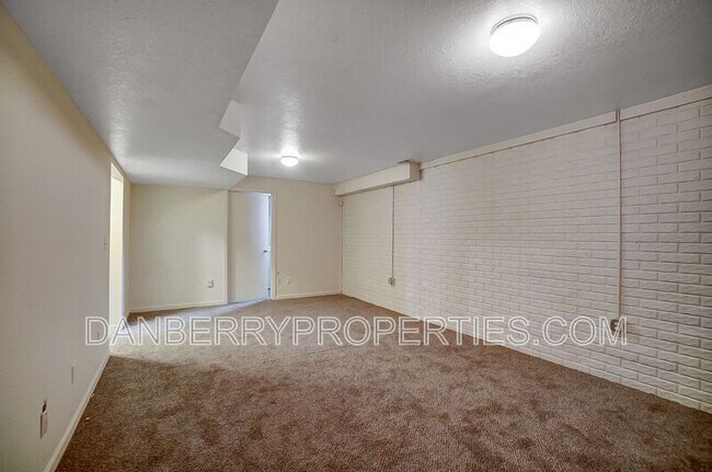 Building Photo - 3612 Willow Run Dr