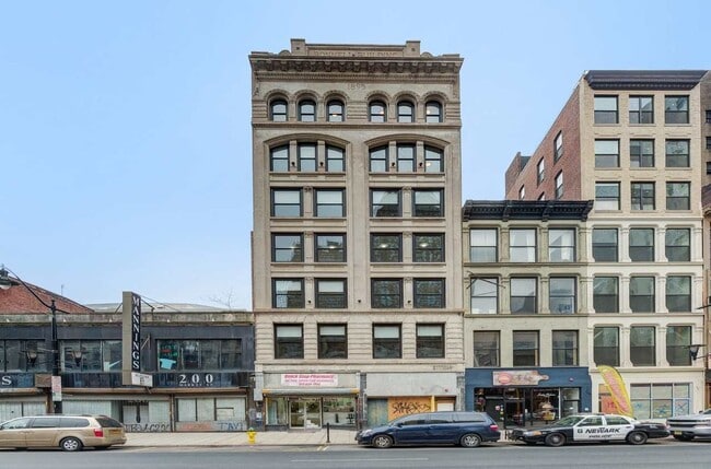 Building Photo - 196 Market St