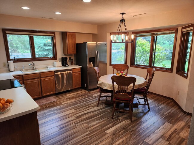 Building Photo - Furnished Turn key Townhome in Walnut Mead...