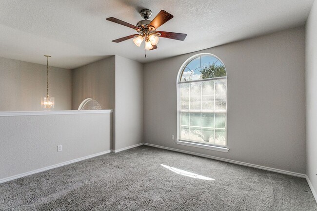 Building Photo - Welcome home to this spacious 4-bedroom, 2...