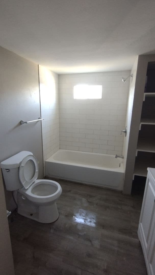 Building Photo - 2 Bedrooms with 2 Bathrooms Home on Large ...