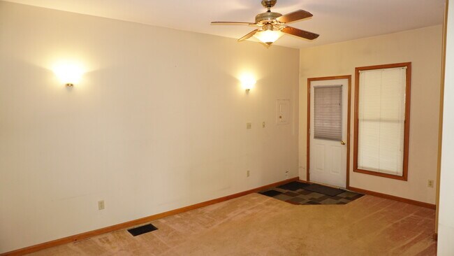 Building Photo - 758 Hudson Ave