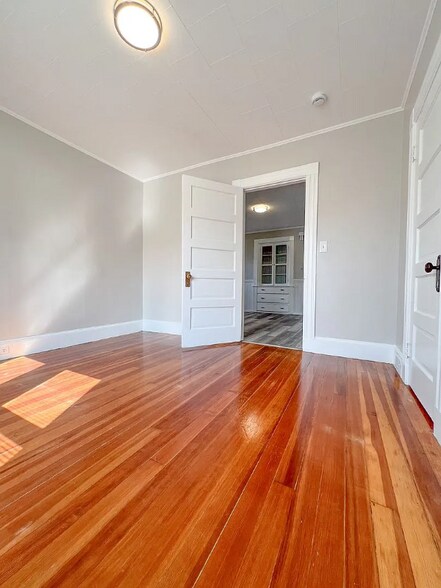 Building Photo - 84 Exeter Ave