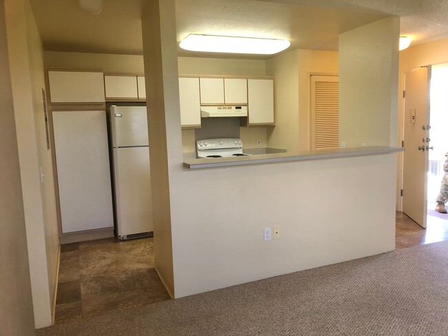 Building Photo - Northpointe - 2 bedroom, 2 bath, 2 pkg  up...