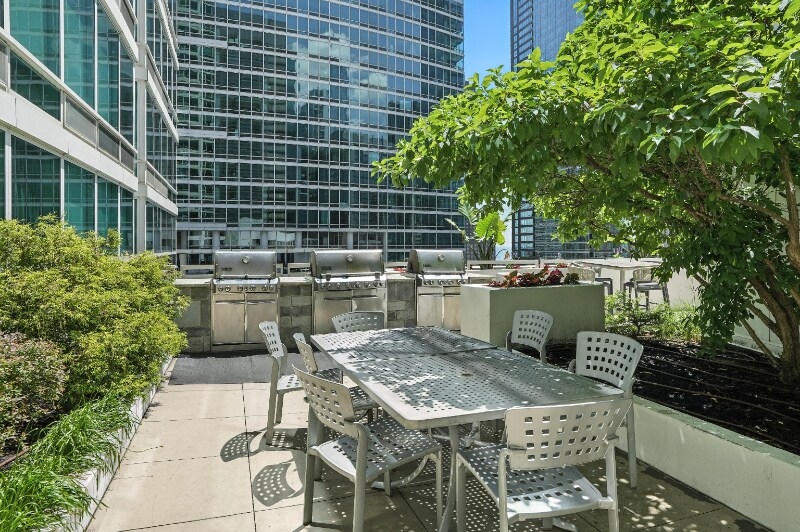 Building Photo - 355 E Ohio St