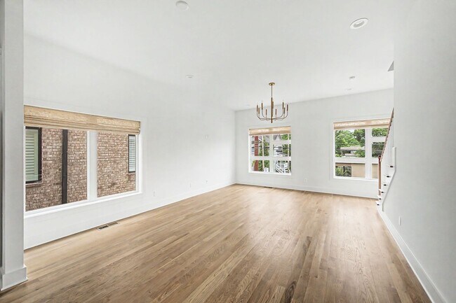 Building Photo - Stunning 3BR/3.5BA contemporary condo in the heart of Wedgewood-Houston!