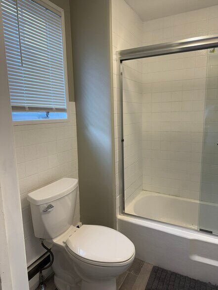 Bathroom - 5 Harris St