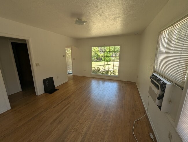 Building Photo - 518 Sierra Blvd