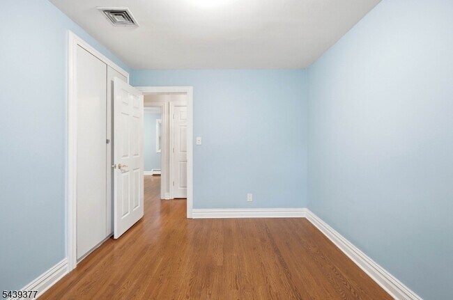 Building Photo - 47 Crossbrook Rd