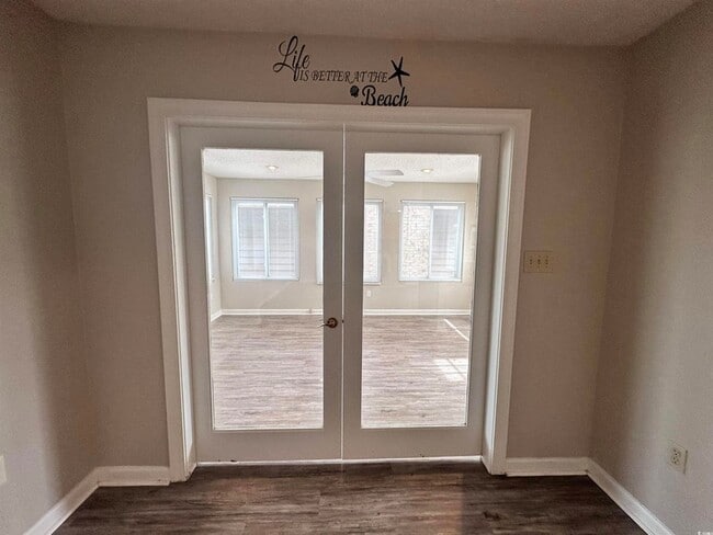 Building Photo - 6536 Valene Ct