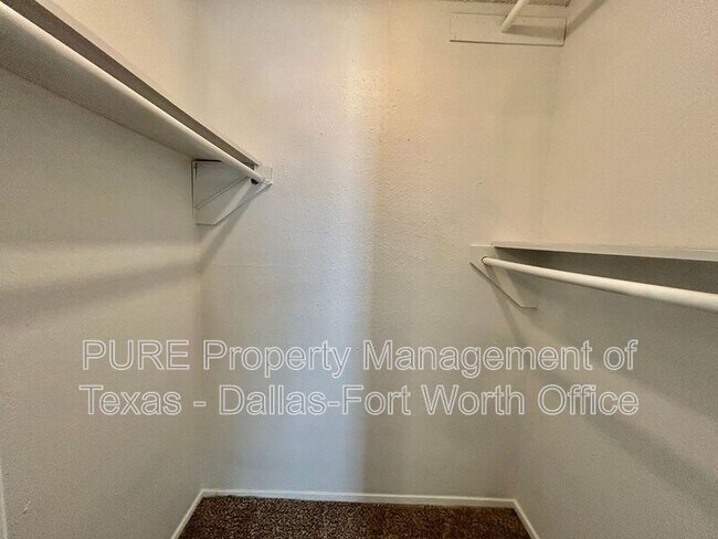 Building Photo - 3505 Biscay Dr