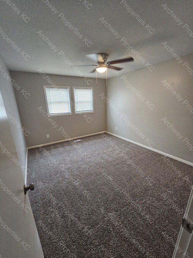 Building Photo - 13016 W 76th Terrace