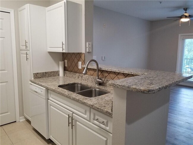 Building Photo - 1910 E Palm Ave