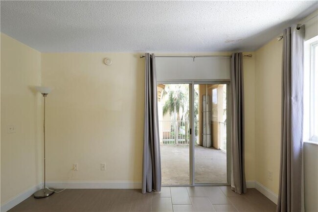Building Photo - 2640 S University Dr