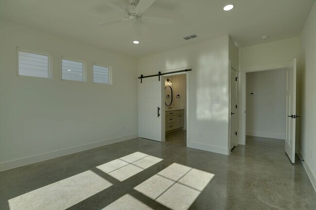 Building Photo - 106 Cardinal Wds