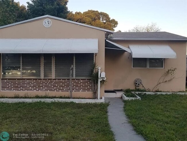Building Photo - 1111 N 25th Ave
