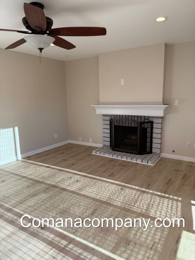 Building Photo - Gorgeous 5BR/3BA 2story home w SOLAR, view...