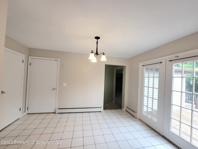 Building Photo - 319 Carnation Dr