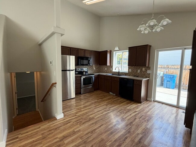 Building Photo - Great 4 bed 2 bath home with RV parking in...